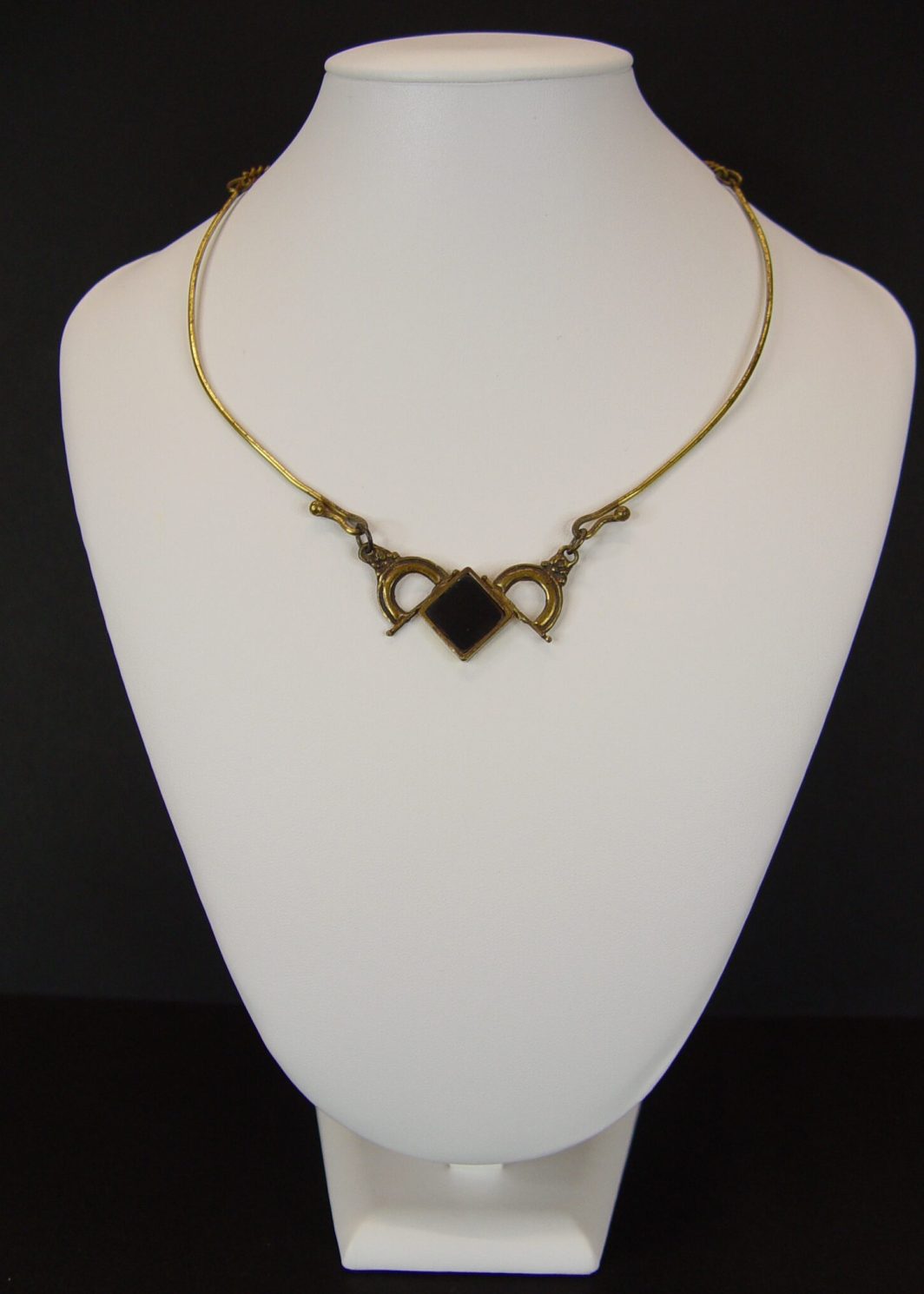 Κολιέ κοντό