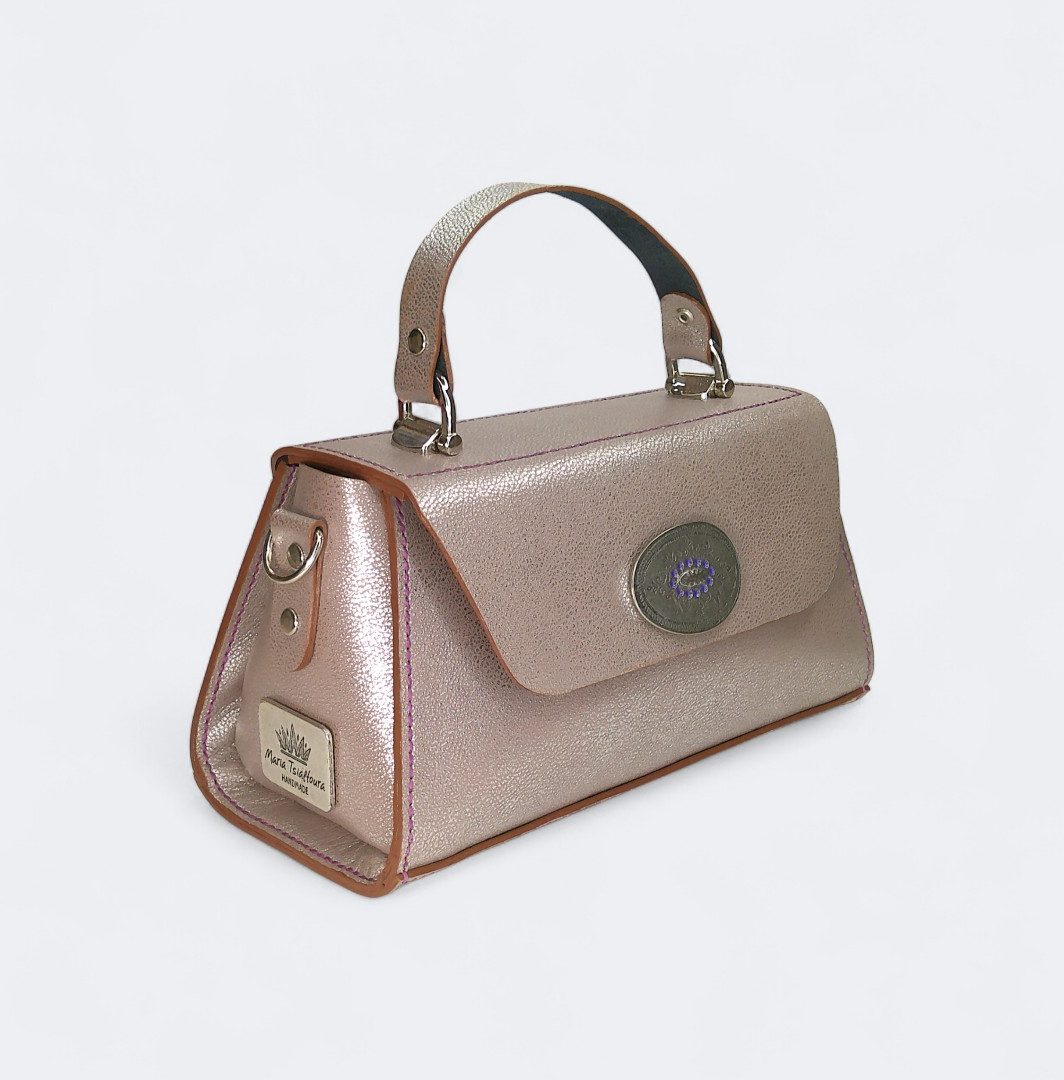Metallic lilac δερμάτινη τσάντα CLARA σε ασημί λιλά απόχρωση